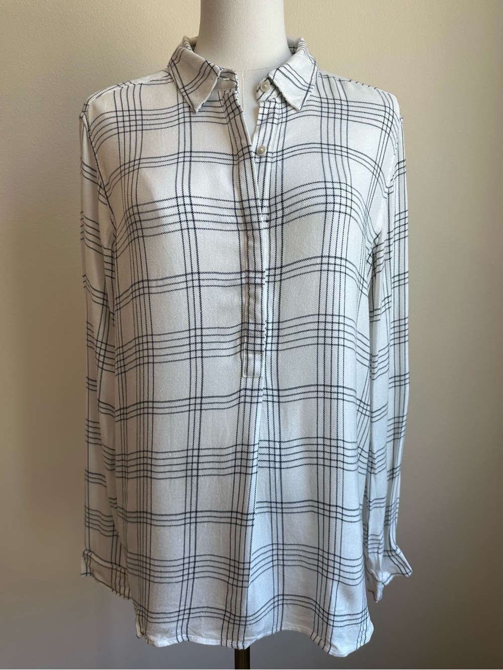Eddie Bauer White and Navy 1/2 Button-Down Super Soft Plaid Shirt - SIZE M